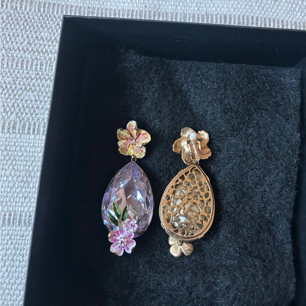 DOLCE & GABBANA
Flower & Crystal Earrings